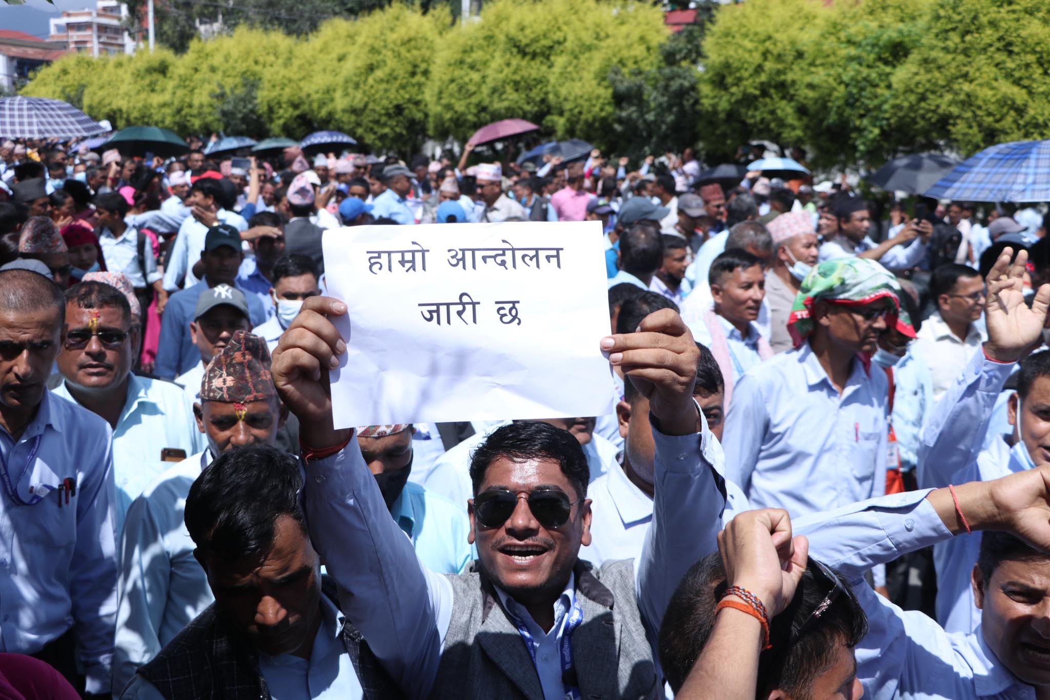शिक्षा मन्त्रीले बोलाए शिक्षकहरूलाई वार्तामा